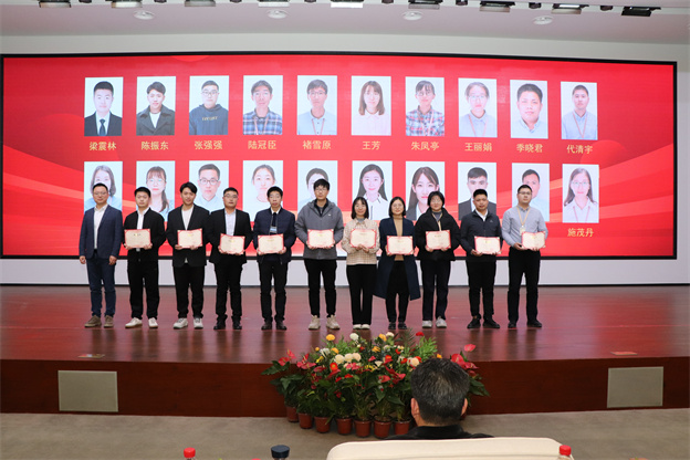 17373390321404555899.jpg 优良员工.jpg